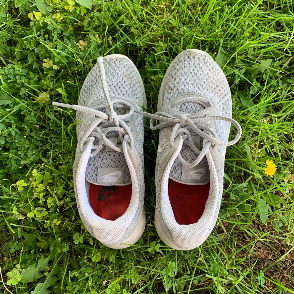 ✰ gray nikes ✰